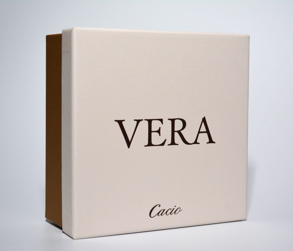 チーズのデザートVERAのボックス