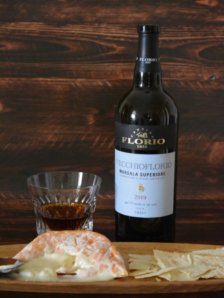 甘口ワインマルサラとチーズ工房Cacioの青かびチーズ