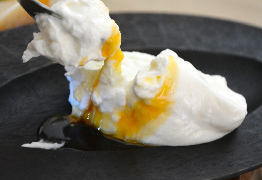 Cacioのヌボラビアンカと蜂蜜